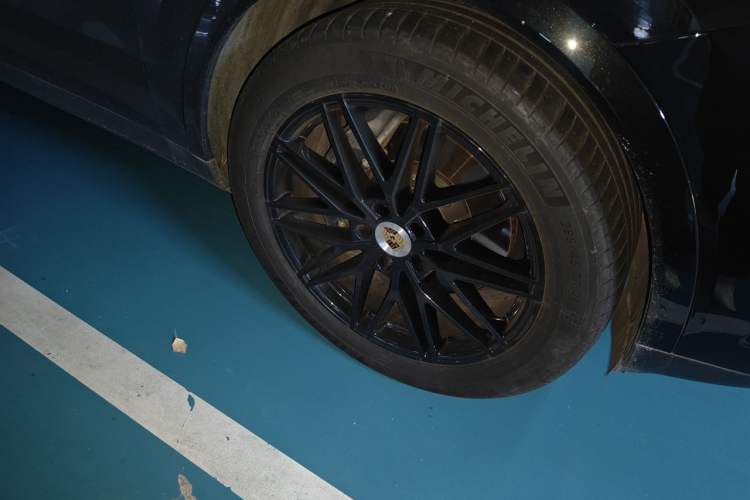 Used Porsche Cayenne 2024 Cayenne 3.0T Right Front Wheel Hub