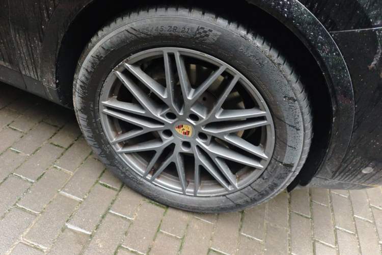 Used Porsche Cayenne 2024 Cayenne 3.0T Right Front Wheel Hub