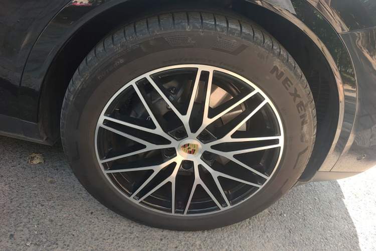 Used Porsche Cayenne 2024 Cayenne 3.0T Right Front Wheel Hub