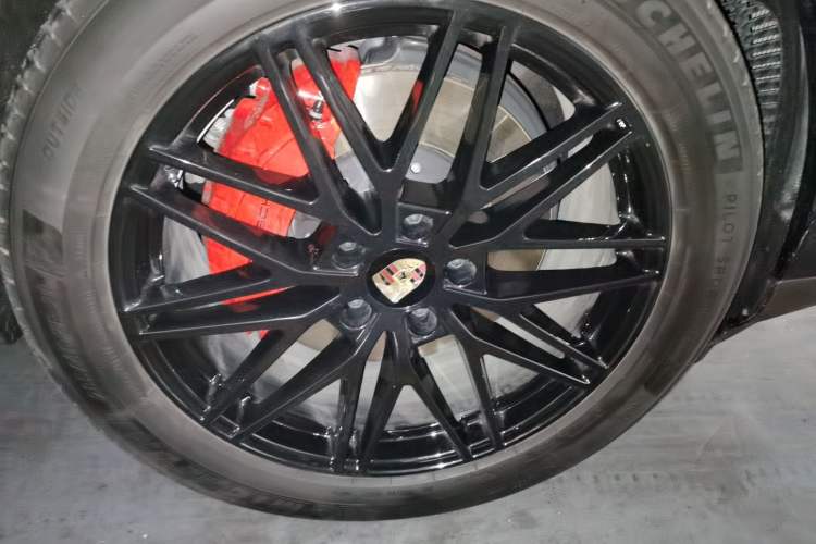 Used Porsche Cayenne 2024 Cayenne 3.0T Right Front Wheel Hub