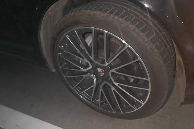 Used Porsche Cayenne 2024 Cayenne 3.0T Right Front Wheel Hub