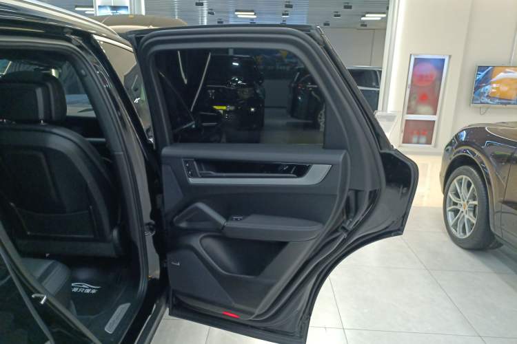 Used Porsche Cayenne 2024 Cayenne 3.0T Right Rear Door Interior