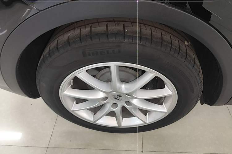 Used Porsche Cayenne 2024 Cayenne 3.0T Right Rear Wheel Hub