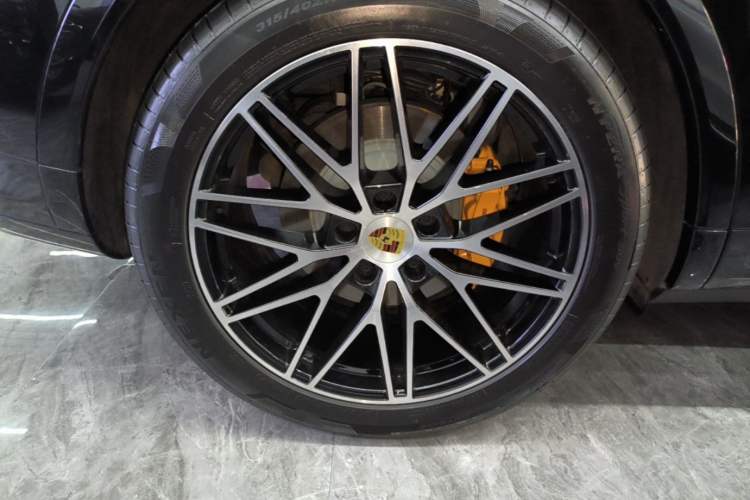 Used Porsche Cayenne 2024 Cayenne 3.0T Right Rear Wheel Hub