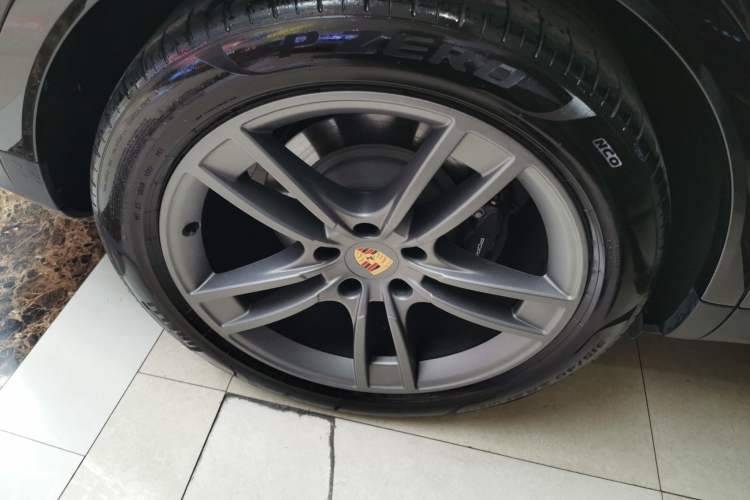 Used Porsche Cayenne 2024 Cayenne 3.0T Right Rear Wheel Hub