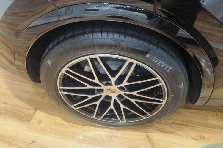 Used Porsche Cayenne 2024 Cayenne 3.0T Right Rear Wheel Hub