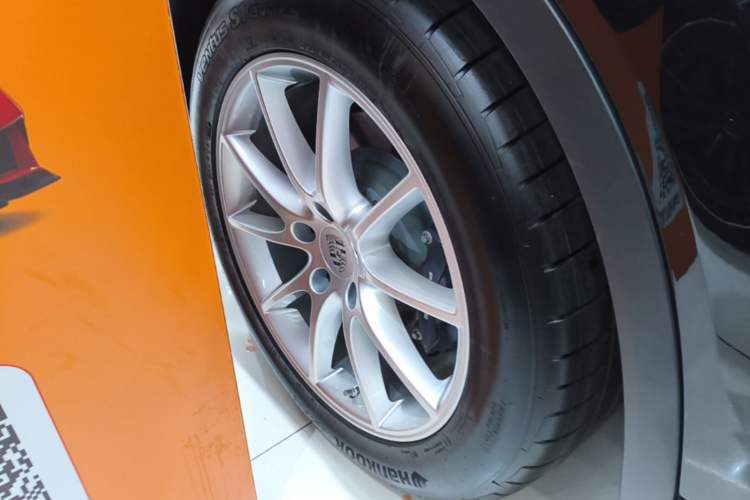 Used Porsche Cayenne 2024 Cayenne 3.0T Right Rear Wheel Hub