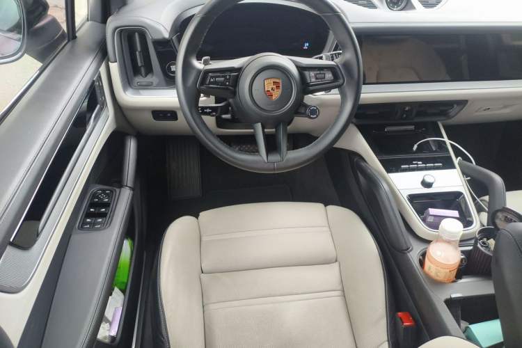 Used Porsche Cayenne 2024 Cayenne 3.0T Steering Wheel