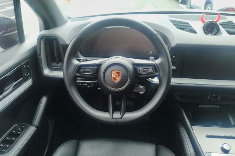 Used Porsche Cayenne 2024 Cayenne 3.0T Steering Wheel