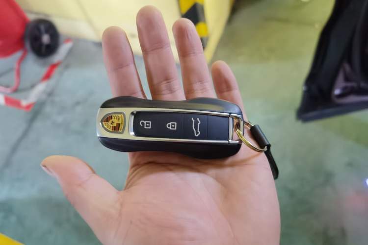 Used Porsche Cayenne 2024 Cayenne 3.0T Vehicle Key