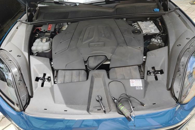 Used Porsche Cayenne 2024 Cayenne 3.0T Engine Bay