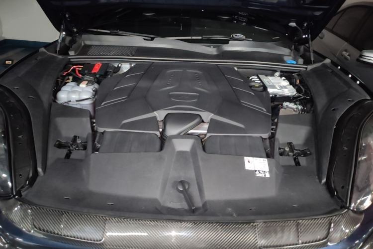 Used Porsche Cayenne 2024 Cayenne 3.0T Engine Bay