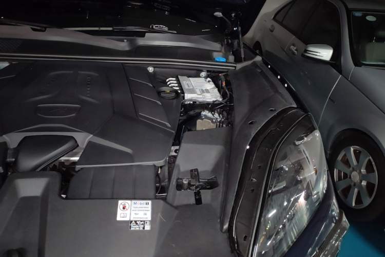 Used Porsche Cayenne 2024 Cayenne 3.0T Engine Bay Left