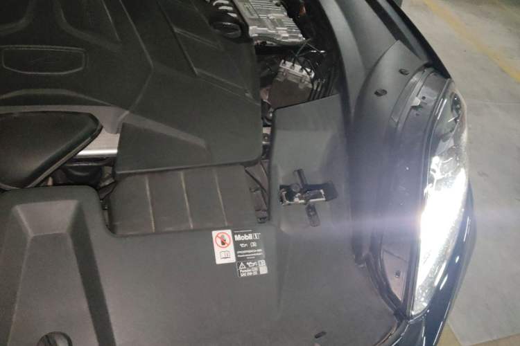 Used Porsche Cayenne 2024 Cayenne 3.0T Engine Bay Left