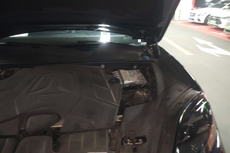 Used Porsche Cayenne 2024 Cayenne Coupé 3.0T Engine Bay Left