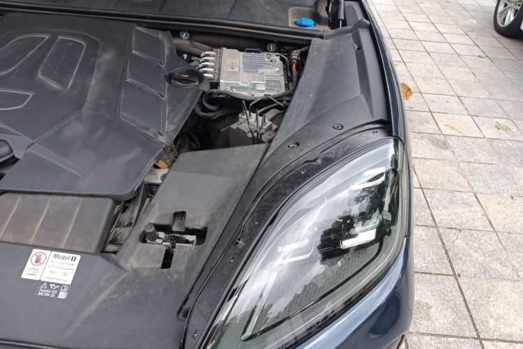 Used Porsche Cayenne 2024 Cayenne 3.0T Engine Bay Left