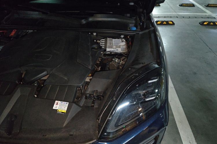 Used Porsche Cayenne 2024 Cayenne 3.0T Engine Bay Left