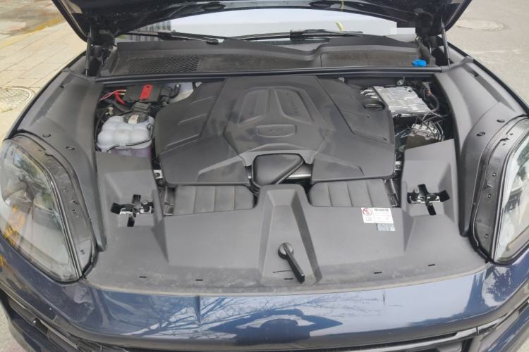 Used Porsche Cayenne 2024 Cayenne 3.0T Engine Bay