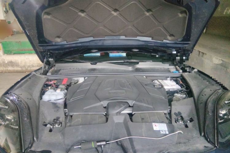 Used Porsche Cayenne 2024 Cayenne 3.0T Engine Bay