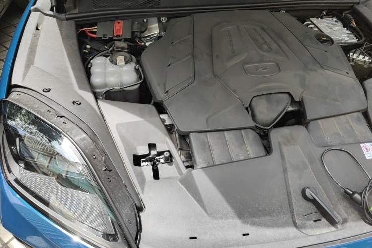 Used Porsche Cayenne 2024 Cayenne 3.0T Engine Bay Right