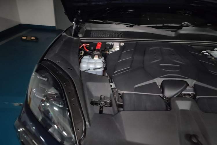 Used Porsche Cayenne 2024 Cayenne 3.0T Engine Bay Right