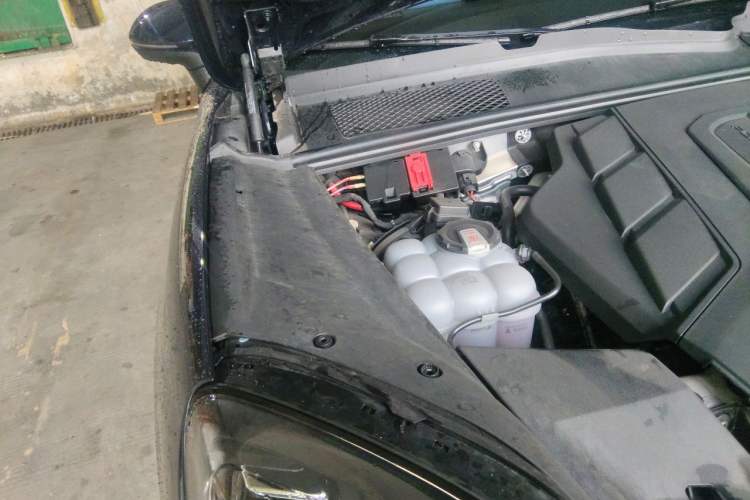 Used Porsche Cayenne 2024 Cayenne 3.0T Engine Bay Right