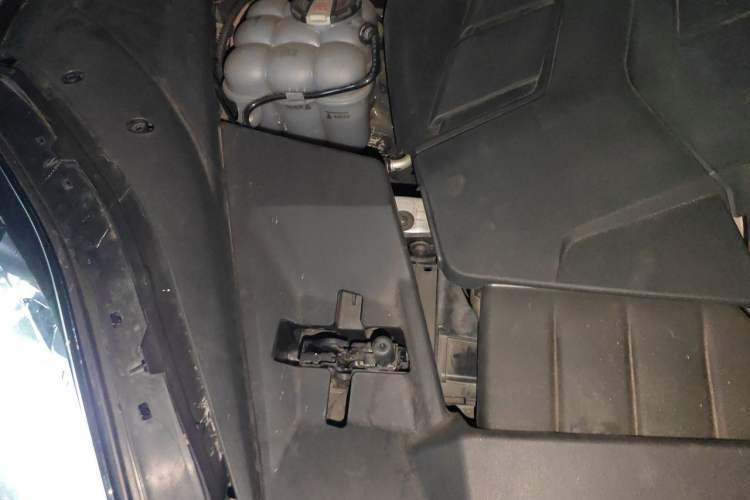 Used Porsche Cayenne 2024 Cayenne 3.0T Engine Bay Right