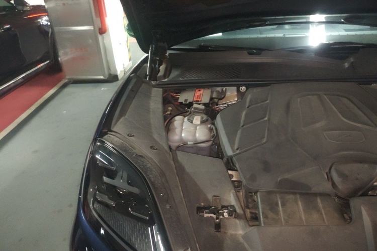 Used Porsche Cayenne 2024 Cayenne Coupé 3.0T Engine Bay Right