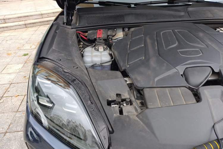Used Porsche Cayenne 2024 Cayenne 3.0T Engine Bay Right