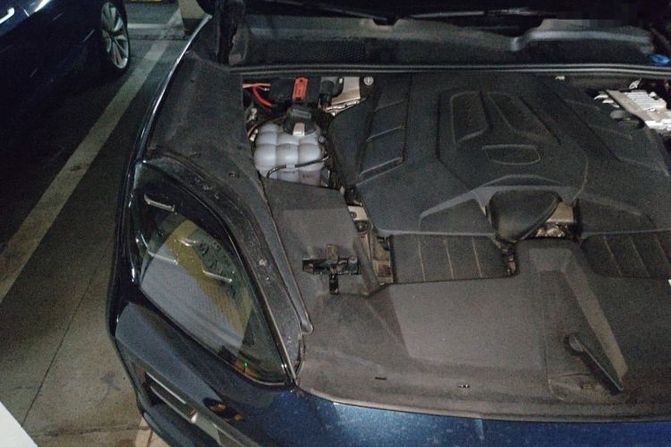 Used Porsche Cayenne 2024 Cayenne 3.0T Engine Bay Right
