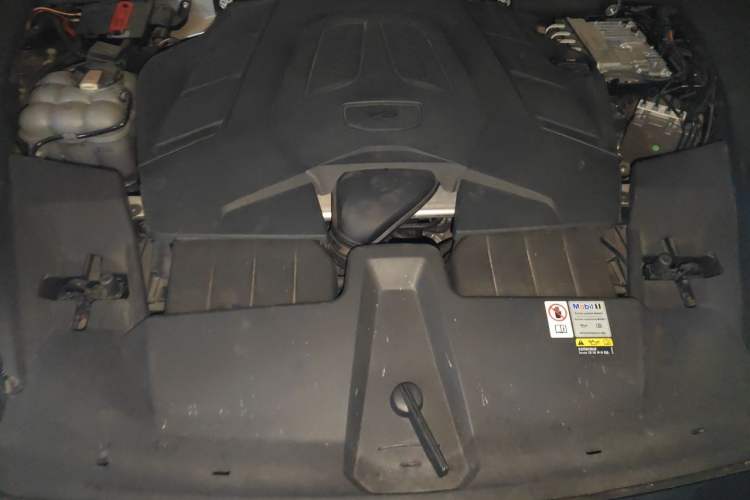 Used Porsche Cayenne 2024 Cayenne 3.0T Engine Bay