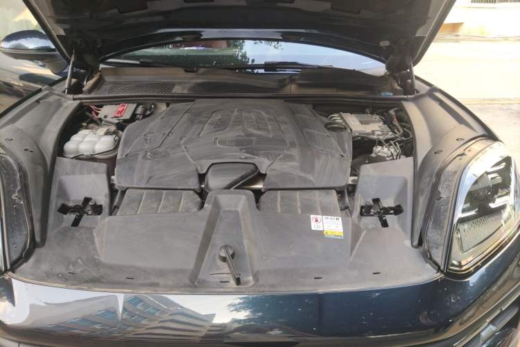Used Porsche Cayenne 2024 Cayenne 3.0T Engine Bay