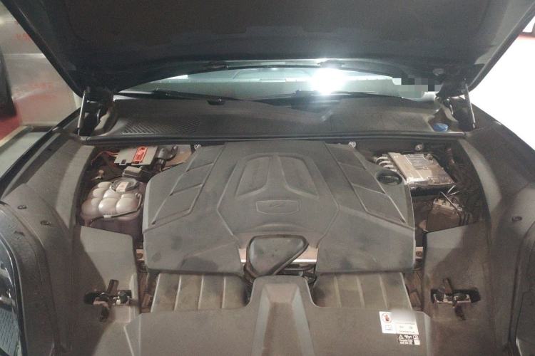 Used Porsche Cayenne 2024 Cayenne Coupé 3.0T Engine Bay