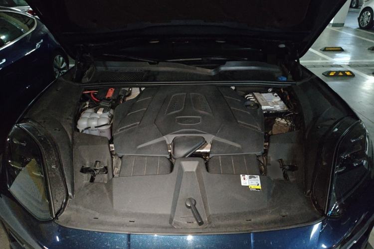Used Porsche Cayenne 2024 Cayenne 3.0T Engine Bay