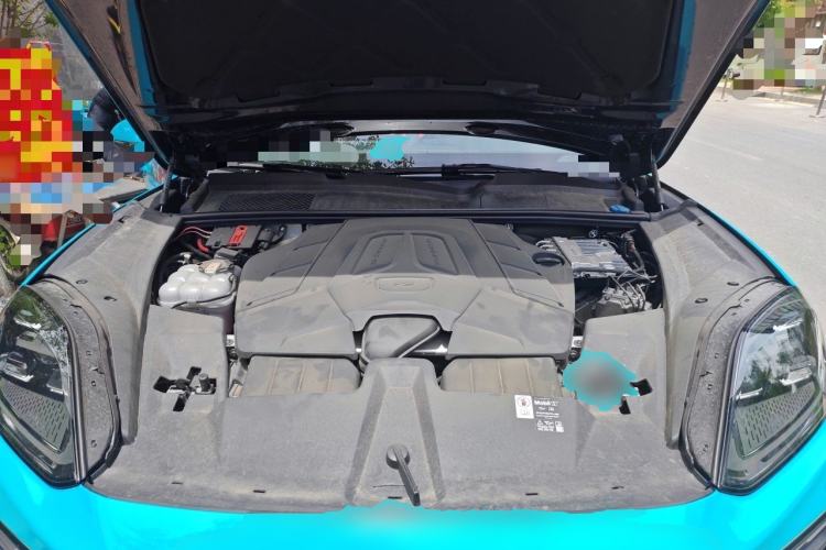 Used Porsche Cayenne 2024 Cayenne 3.0T Engine Bay