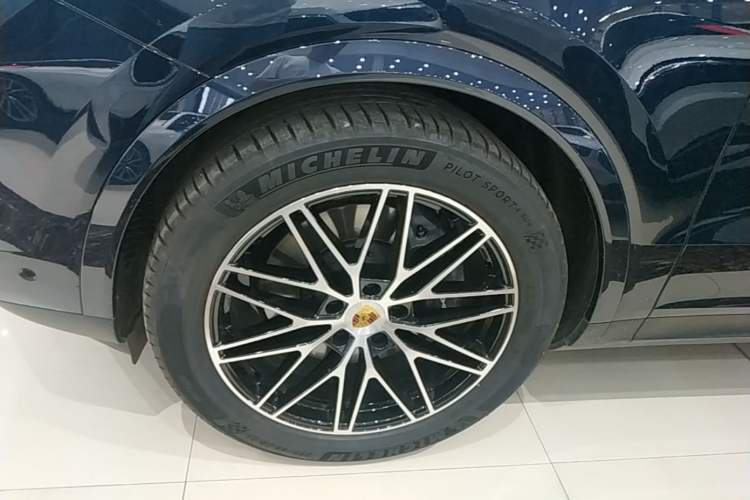 Used Porsche Cayenne 2024 Cayenne 3.0T Left Front Wheel Hub