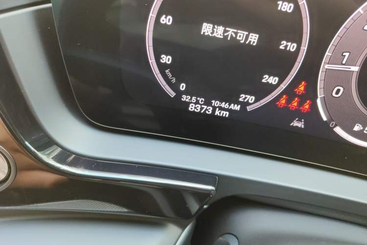 Used Porsche Cayenne 2024 Cayenne 3.0T Odometer Close Up