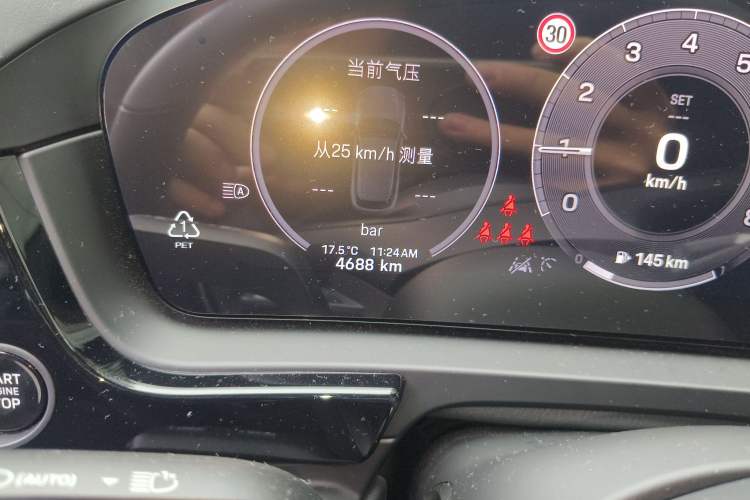 Used Porsche Cayenne 2024 Cayenne 3.0T Odometer Close Up