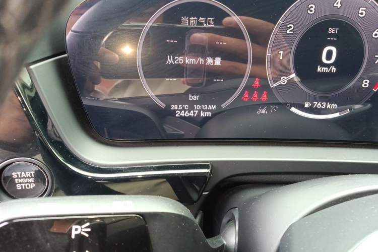 Used Porsche Cayenne 2024 Cayenne 3.0T Odometer Close Up