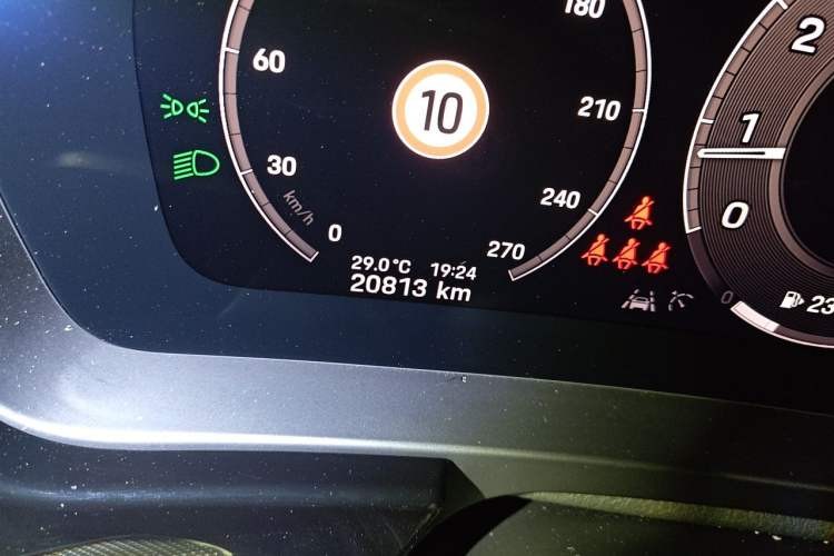 Used Porsche Cayenne 2024 Cayenne 3.0T Odometer Close Up