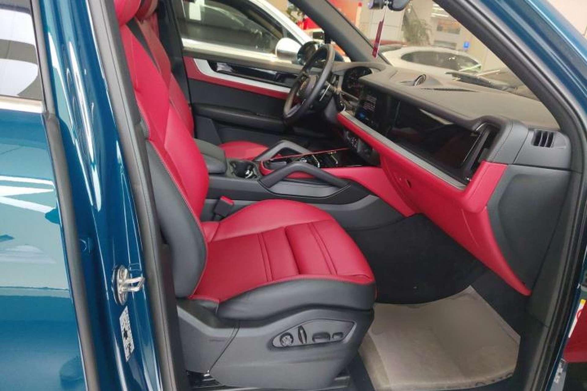 Used Porsche Cayenne 2024 Cayenne 3.0T Right Front Seat