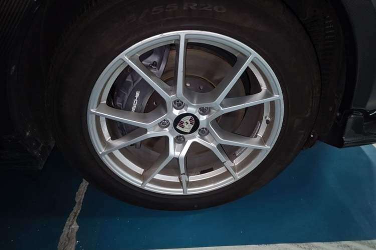 Used Porsche Cayenne 2024 Cayenne 3.0T Right Front Wheel Hub