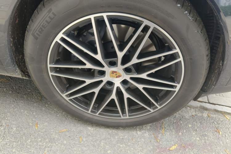 Used Porsche Cayenne 2024 Cayenne 3.0T Right Front Wheel Hub