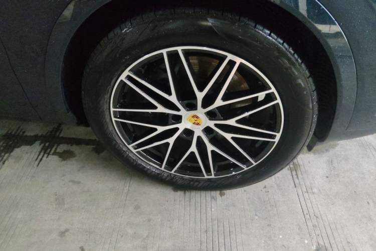 Used Porsche Cayenne 2024 Cayenne 3.0T Right Front Wheel Hub