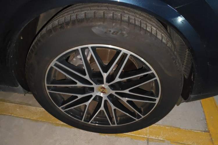 Used Porsche Cayenne 2024 Cayenne 3.0T Right Front Wheel Hub