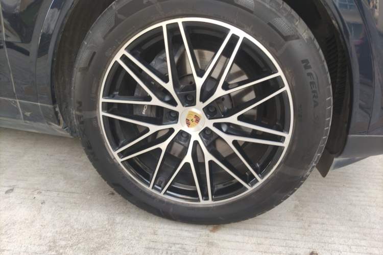 Used Porsche Cayenne 2024 Cayenne 3.0T Right Front Wheel Hub
