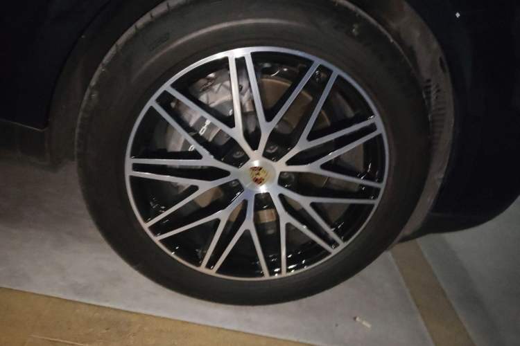 Used Porsche Cayenne 2024 Cayenne 3.0T Right Front Wheel Hub