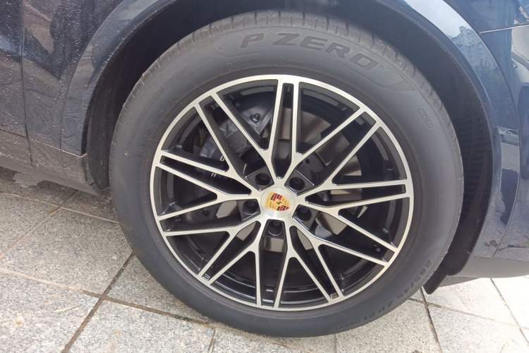Used Porsche Cayenne 2024 Cayenne 3.0T Right Front Wheel Hub