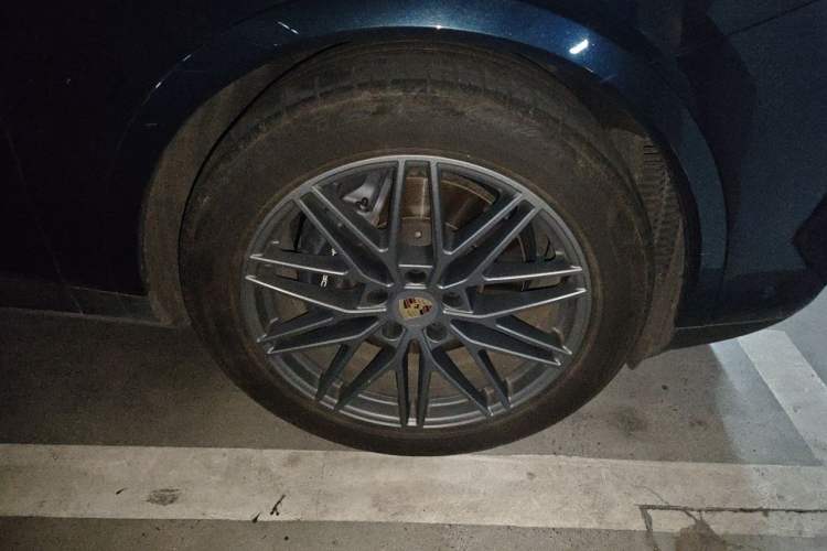 Used Porsche Cayenne 2024 Cayenne 3.0T Right Front Wheel Hub