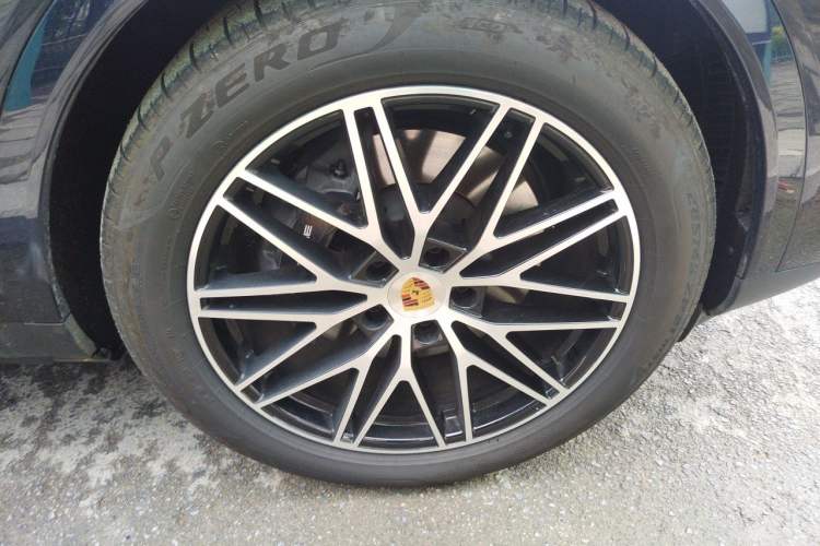 Used Porsche Cayenne 2024 Cayenne 3.0T Right Front Wheel Hub
